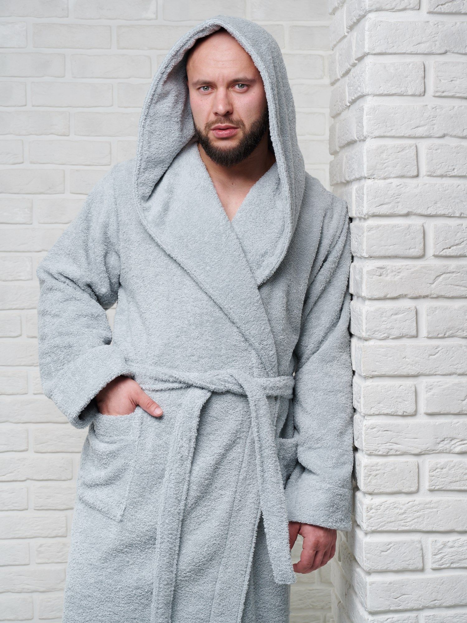 снимок Халат мужской махровый PandaHug с капюшоном, светло-серый от магазина BIO-TEXTILES ОПТ