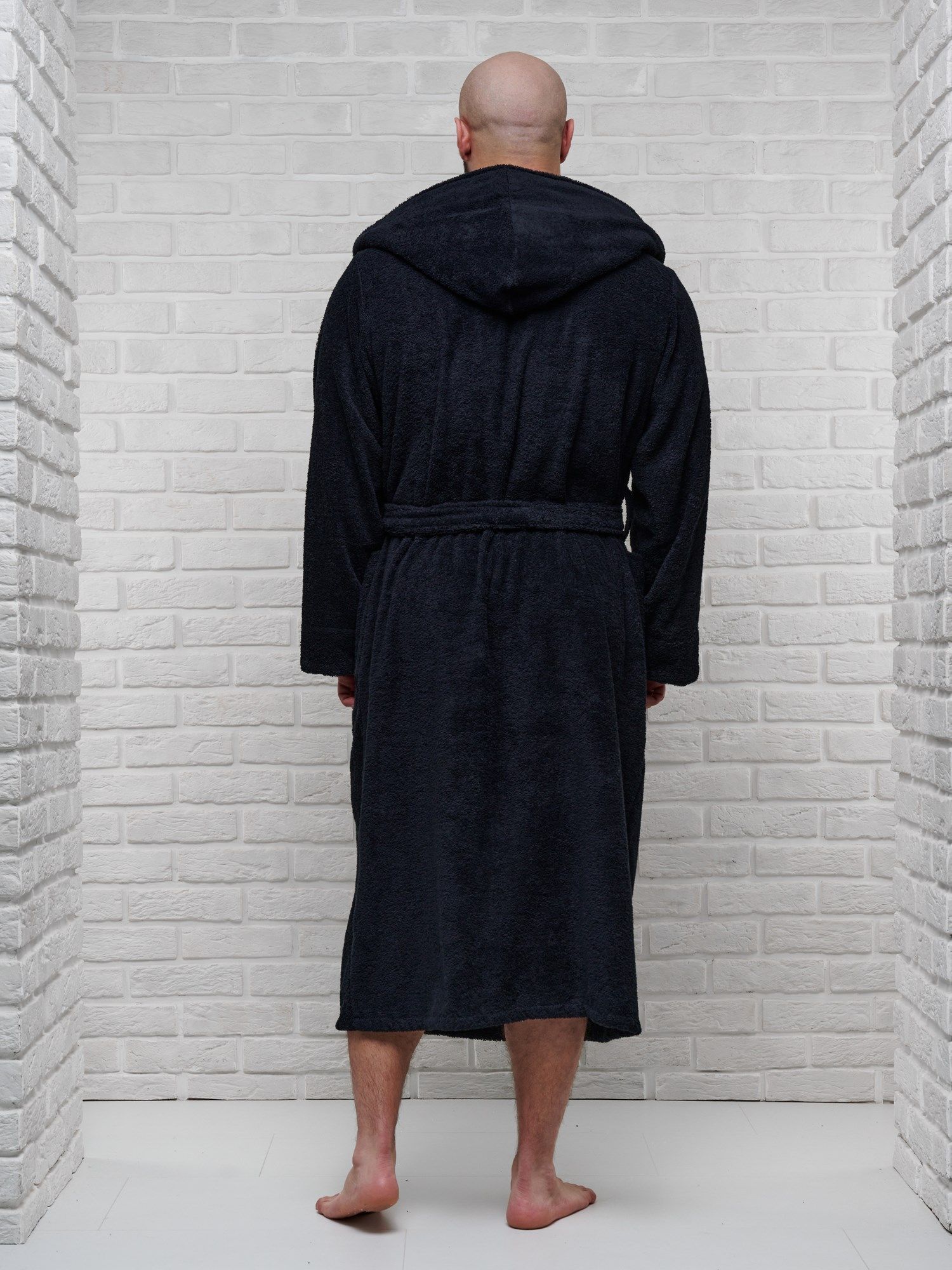снимок Халат мужской махровый PandaHug с капюшоном, черный от магазина BIO-TEXTILES ОПТ