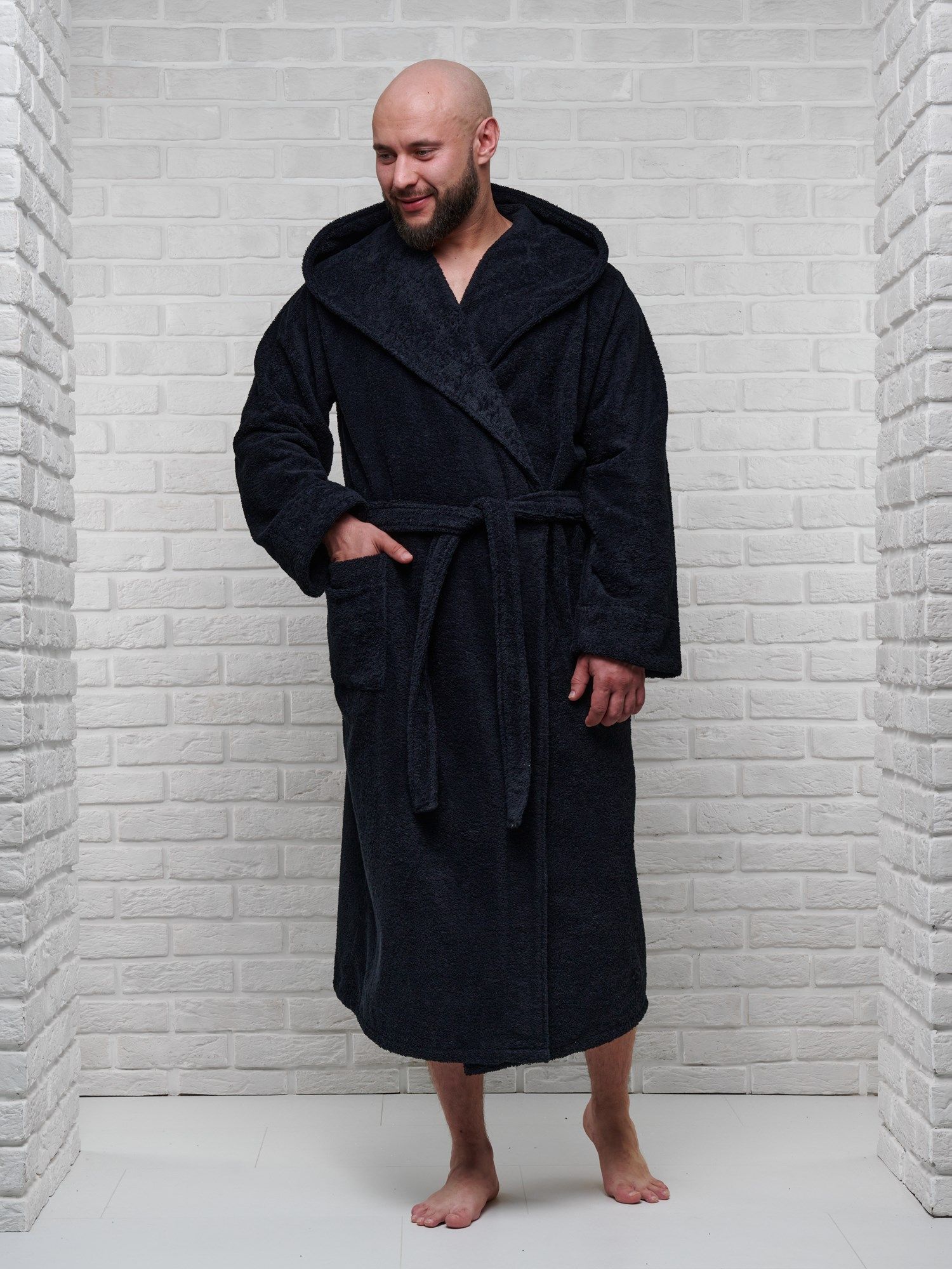 снимок Халат мужской махровый PandaHug с капюшоном, черный от магазина BIO-TEXTILES ОПТ
