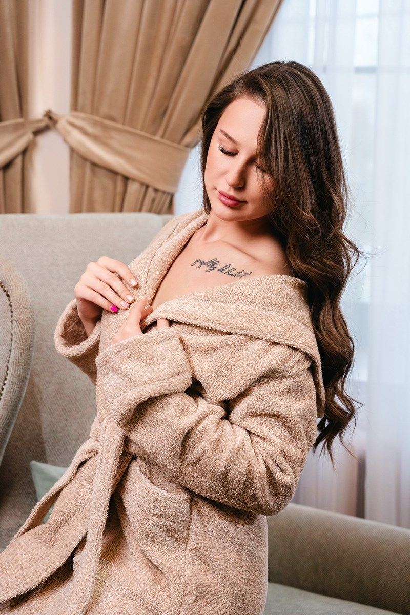 снимок Халат махровый женский с капюшоном бежевый от магазина BIO-TEXTILES ОПТ