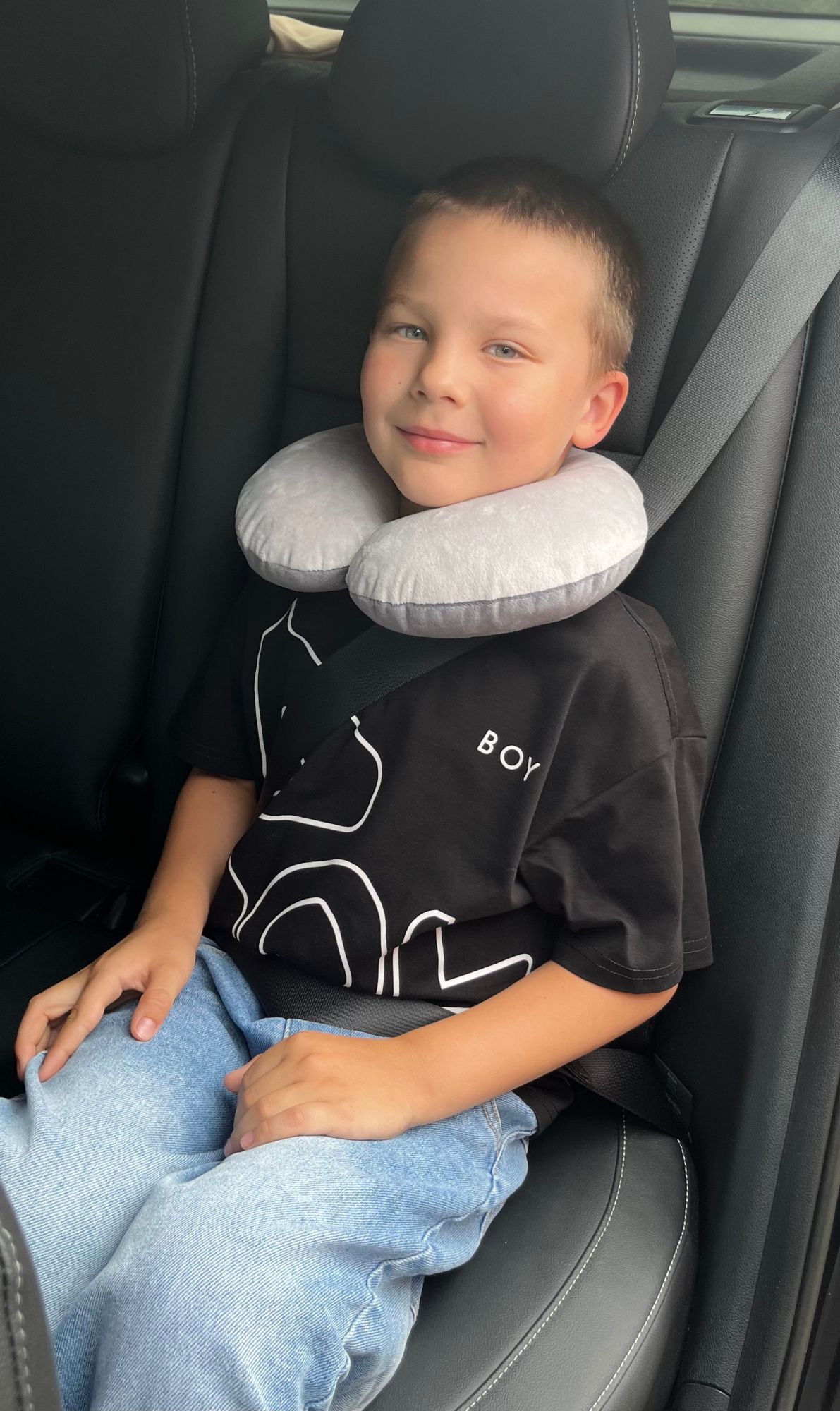 снимок Подушка на шею "рогалик" детская 27*22 св.серый, т.серый от магазина BIO-TEXTILES ОПТ