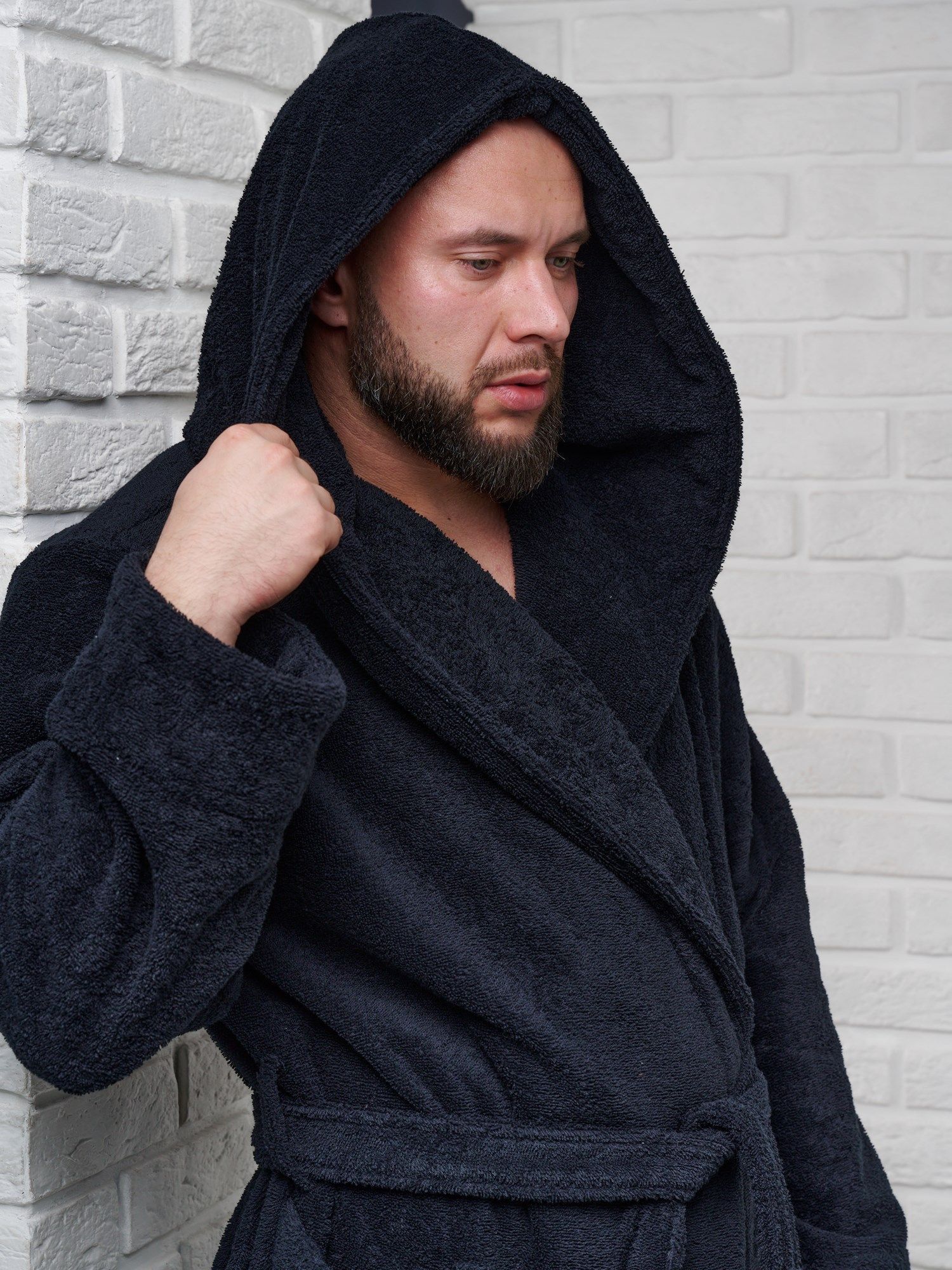 снимок Халат мужской махровый PandaHug с капюшоном, черный от магазина BIO-TEXTILES ОПТ