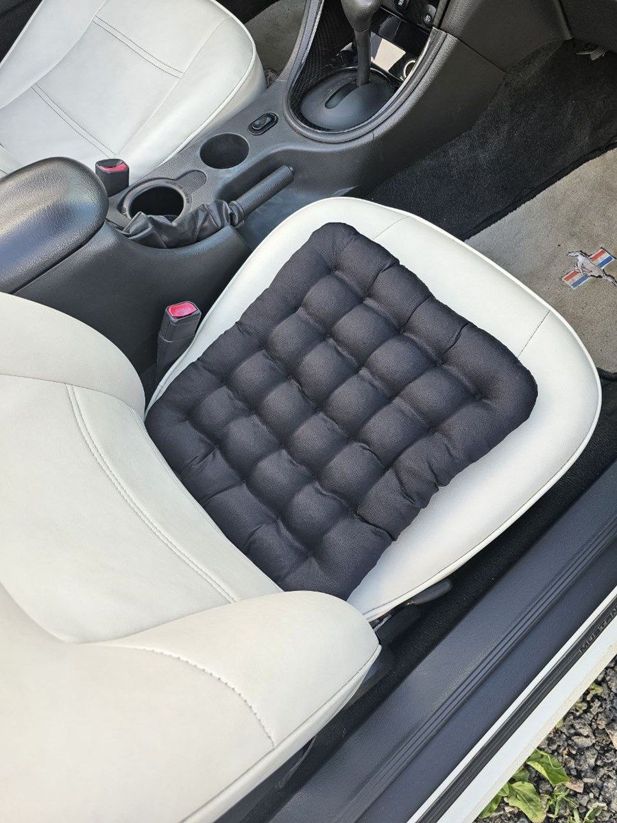 снимок Подушка автомобильная на сиденье "АВТО-БИО" черная 40*40 от магазина BIO-TEXTILES ОПТ